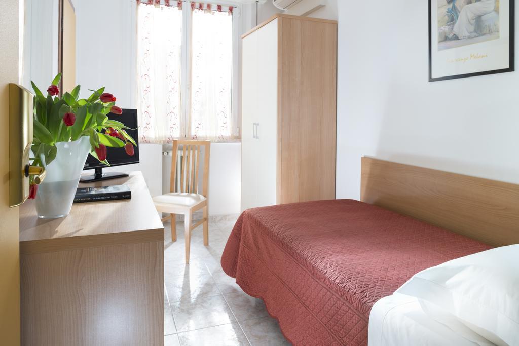 Hotel Bellerofonte Ріміні Екстер'єр фото