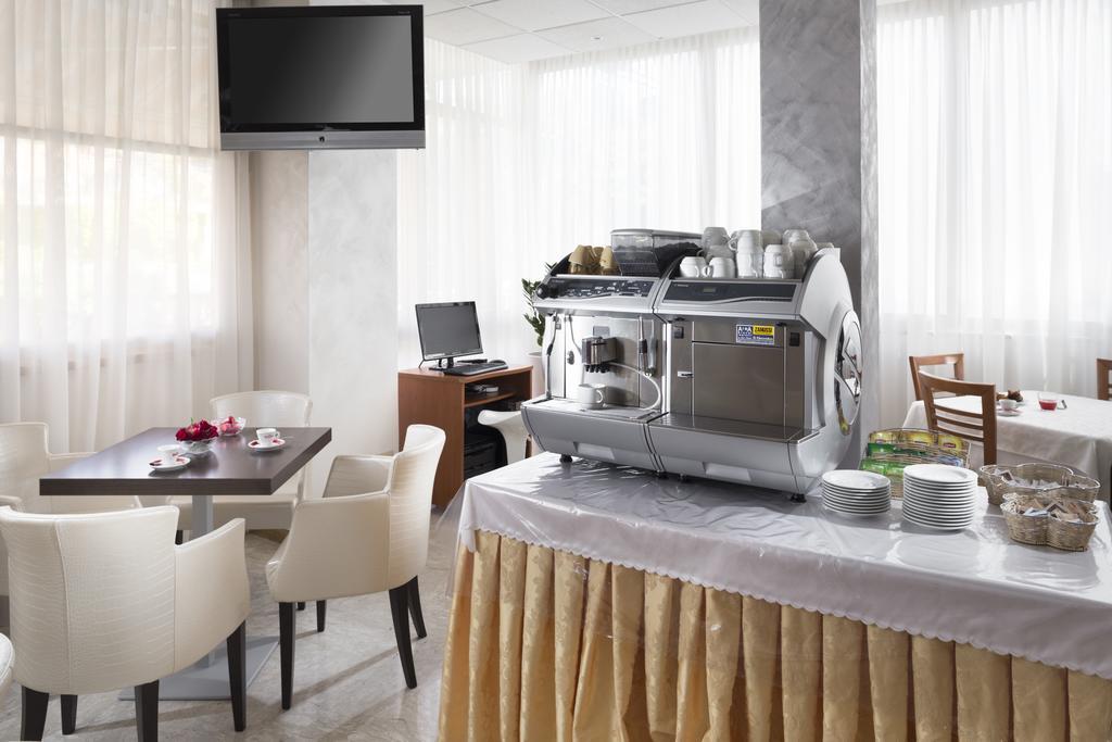 Hotel Bellerofonte Ріміні Екстер'єр фото
